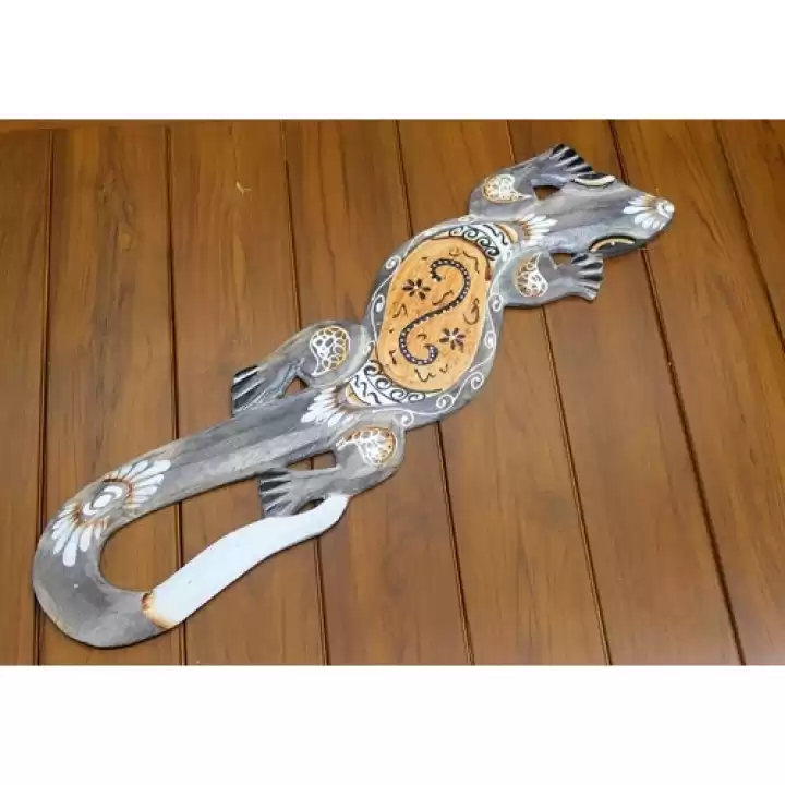 Ahşap Duvara Asmalı Kertenkele Figürü
