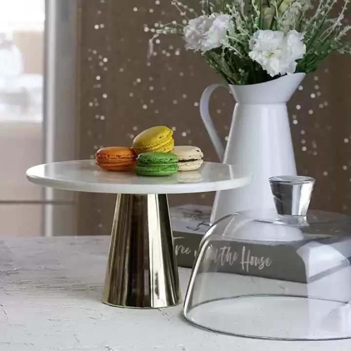 Akayev Mermer 25 Cm Altın Konik Ayak Beyaz CamFanus