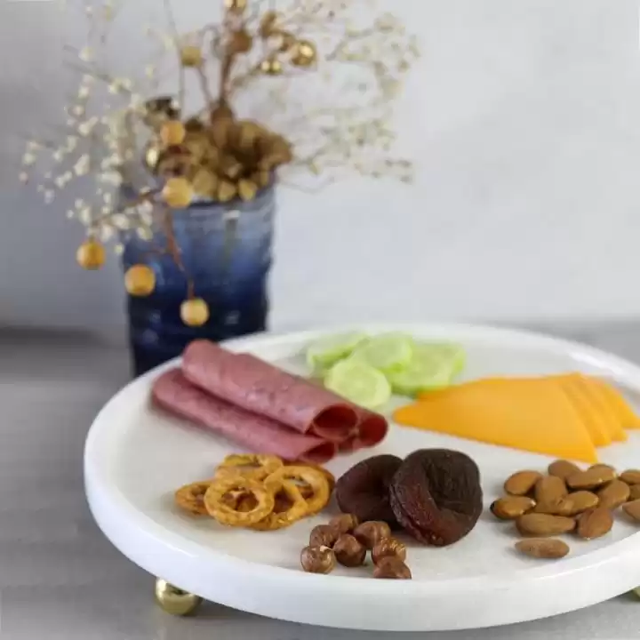 Akayev Mermer 28 Cm Altın Boncuk Ayaklı Beyaz Yuvarlak Kalın Sunum Tabağı