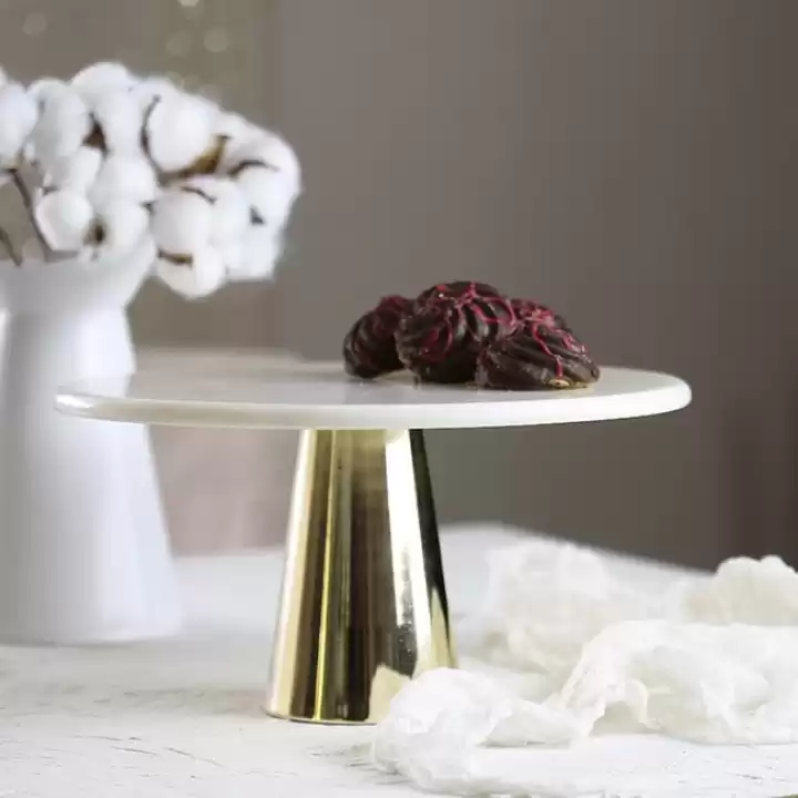 Akayev Mermer 28 Cm Altın Konik Ayak Beyaz Sunumluk
