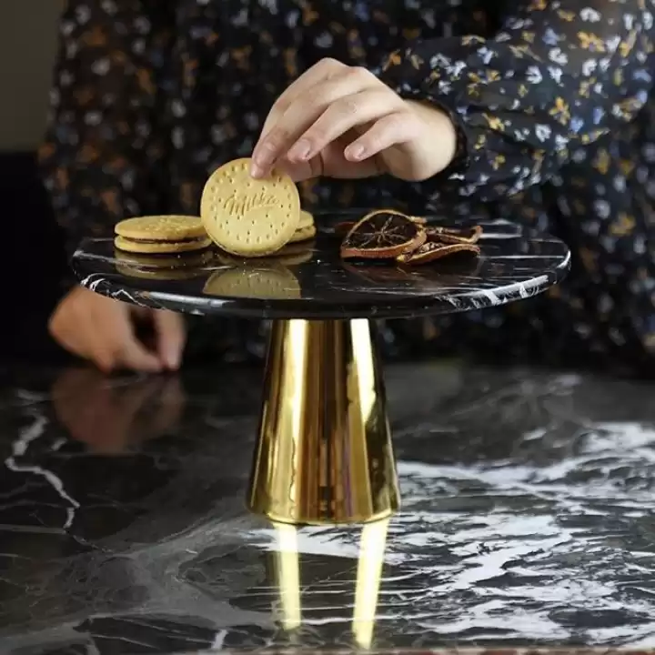 Akayev Mermer 28 Cm Altın Konik Ayak Siyah Sunumluk
