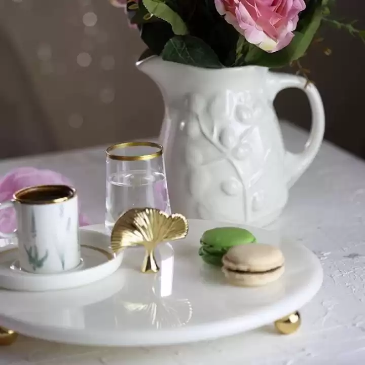 Akayev Mermer Beyaz 28 Cm Altın Boncuk Ayak Ginkgo Sunum Tabağı