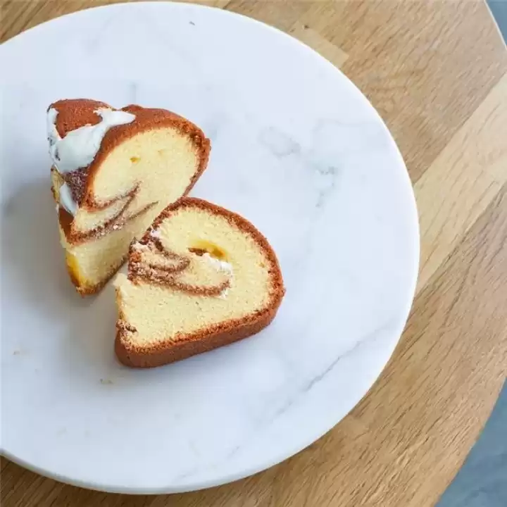 Akayev Mermer Beyaz 30 Cm Altın Boncuk Ayaklı Yuvarlak Sunumluk