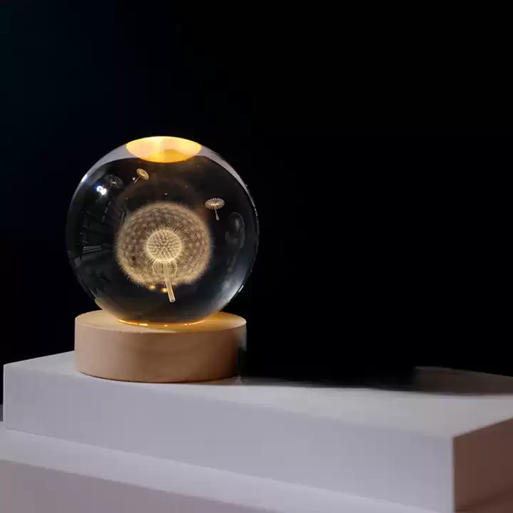 Karahindiba Tasarımlı Işıklı Cam Küre