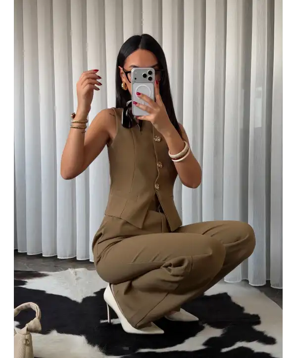 Gold düğme detay yelekli takım