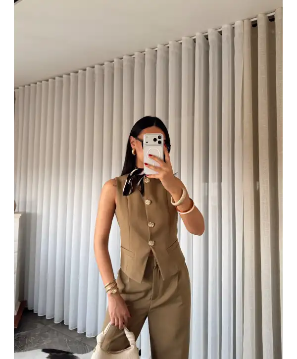 Gold düğme detay yelekli takım