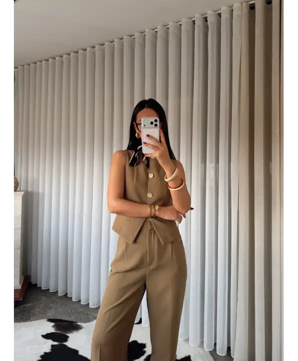 Gold düğme detay yelekli takım