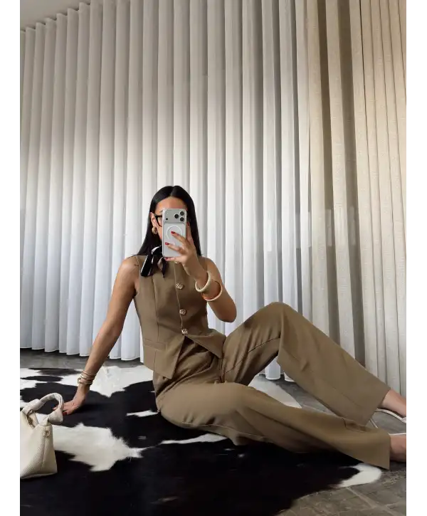 Gold düğme detay yelekli takım