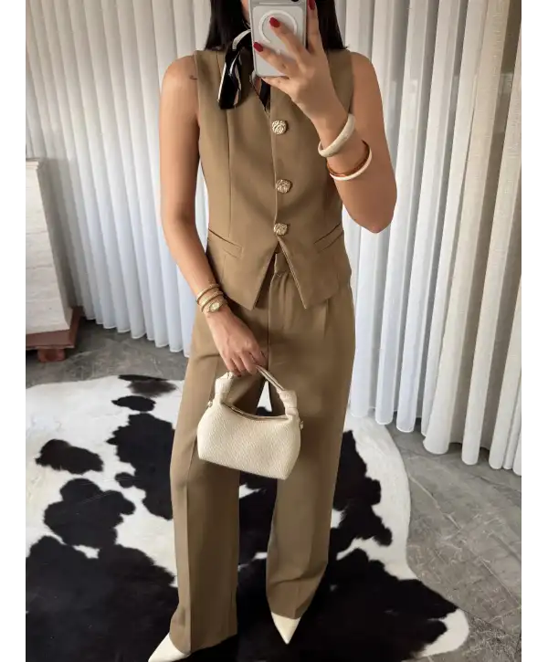 Gold düğme detay yelekli takım