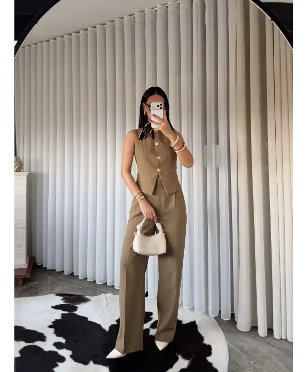 Gold düğme detay yelekli takım