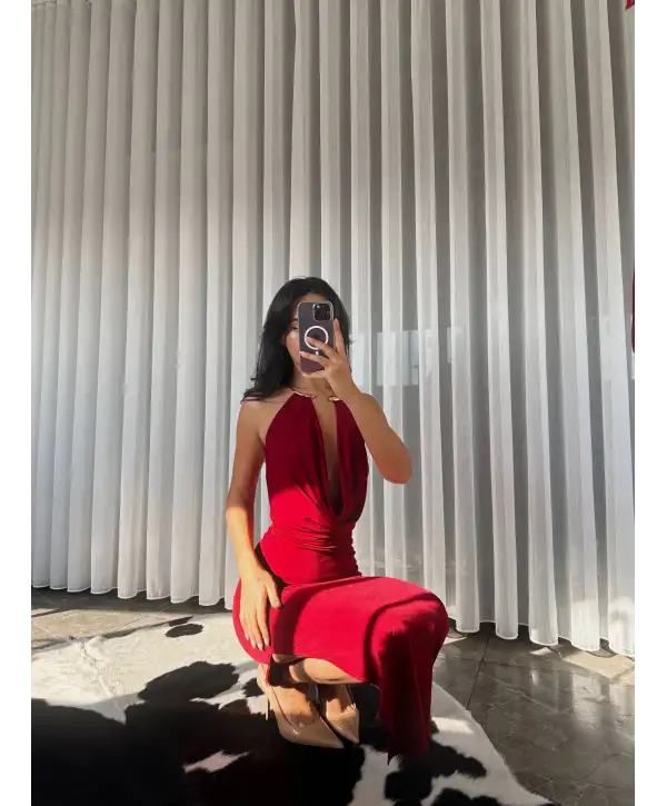 Aksesuarlı yandan yırtmaçlı elbise - Bordo