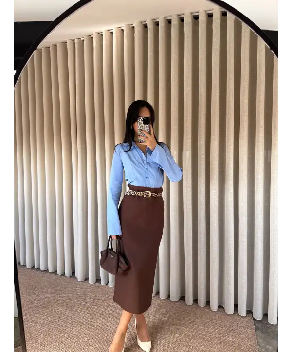 Arkası yırtmaçlı kalem etek