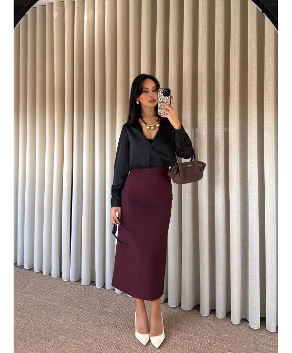 Arkası yırtmaçlı kalem etek