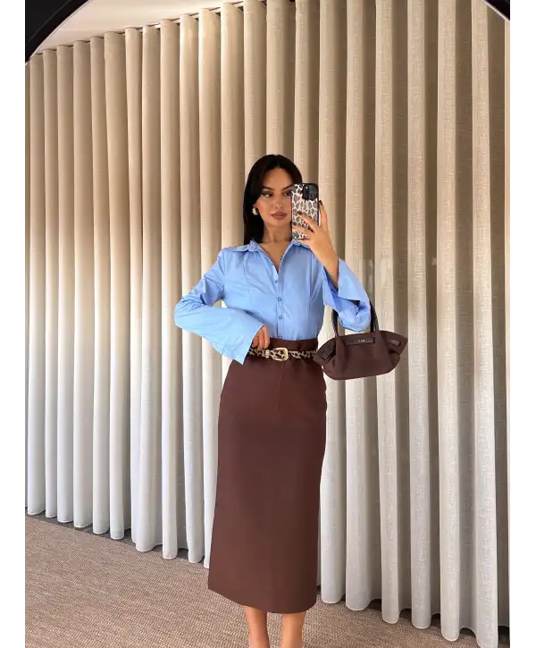 Arkası yırtmaçlı kalem etek