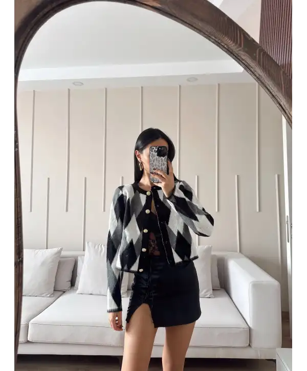 Gold düğmeli triko kazak