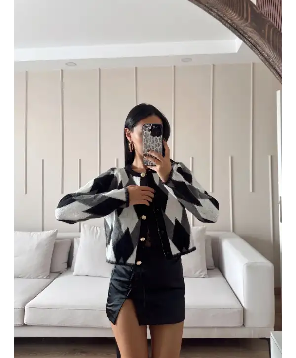 Gold düğmeli triko kazak