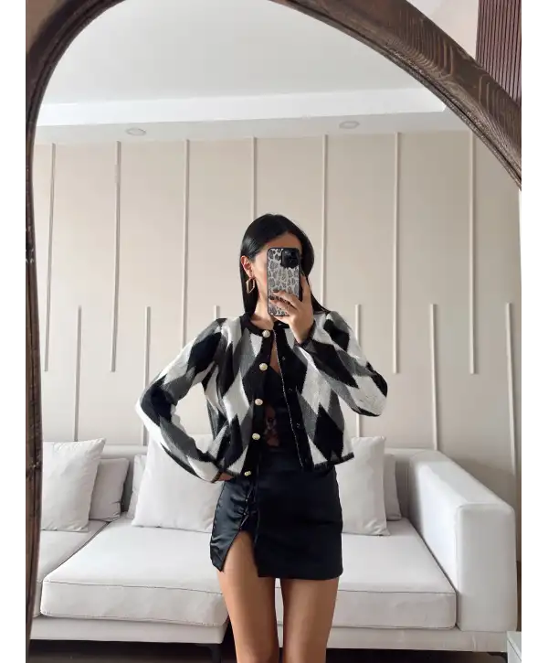 Gold düğmeli triko kazak