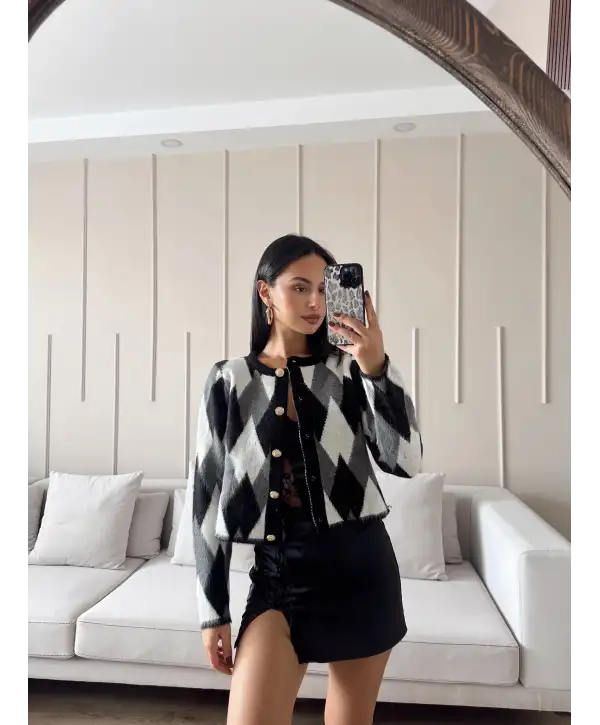 Gold düğmeli triko kazak