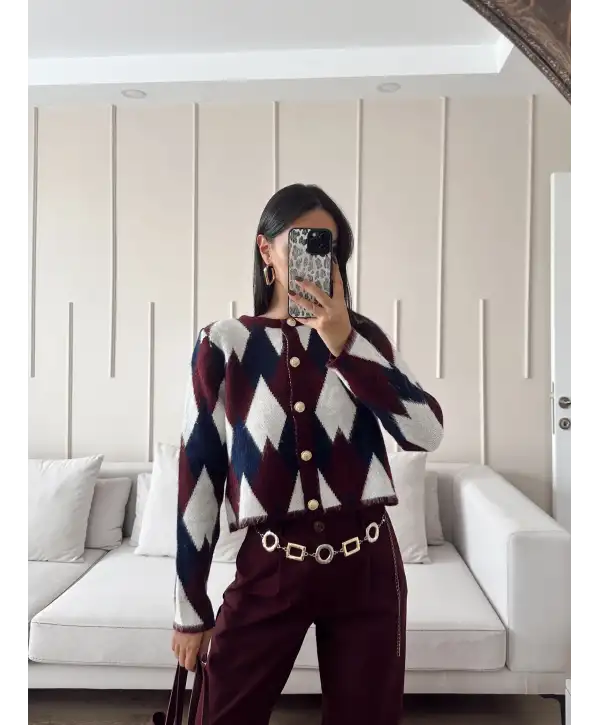 Gold düğmeli triko kazak