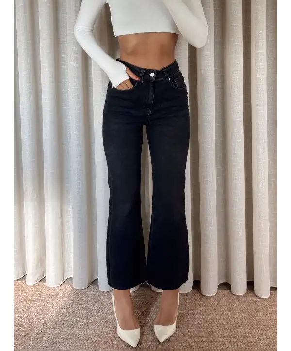 Kesik Paça Siyah Eskitme Jean