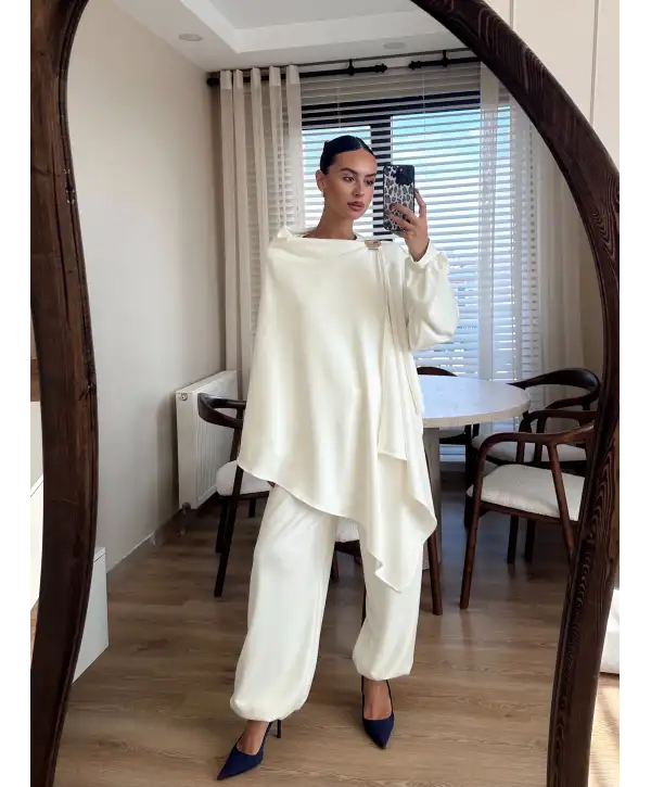 Pelerinli üçlü takım