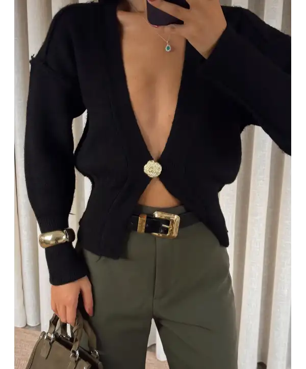 V yaka gold düğmeli kazak