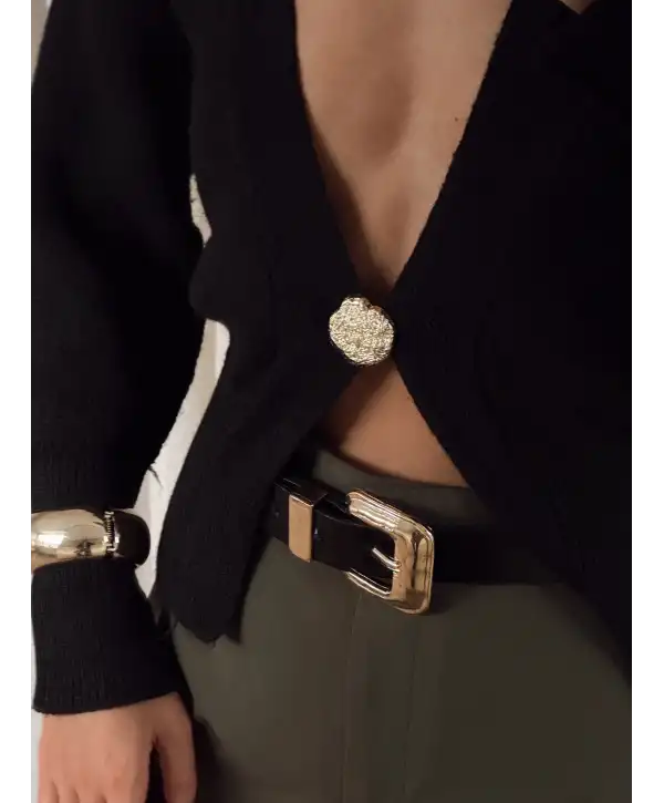 V yaka gold düğmeli kazak