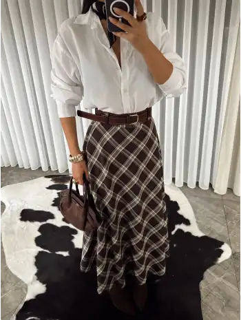 Kemer aksesuarlı ekoseli etek