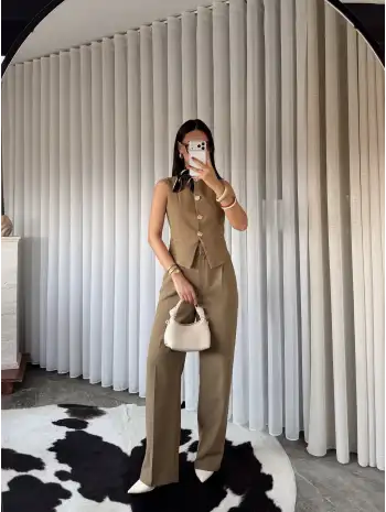 Gold düğme detay yelekli takım