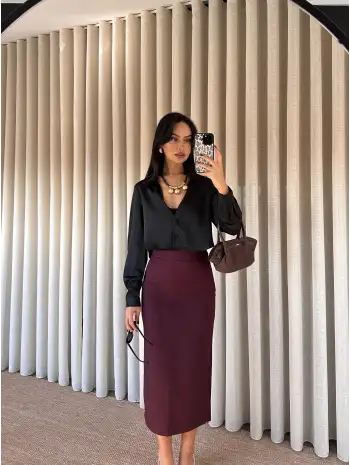 Arkası yırtmaçlı kalem etek