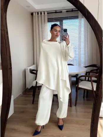 Pelerinli üçlü takım