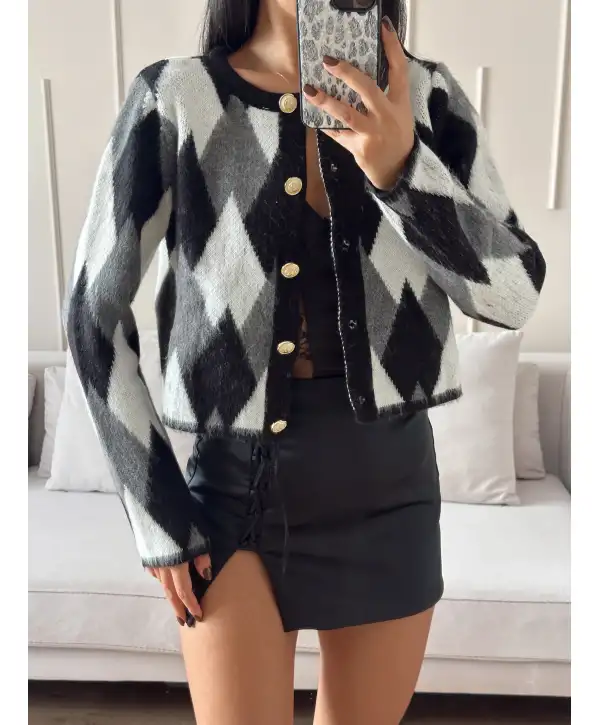 Gold düğmeli triko kazak