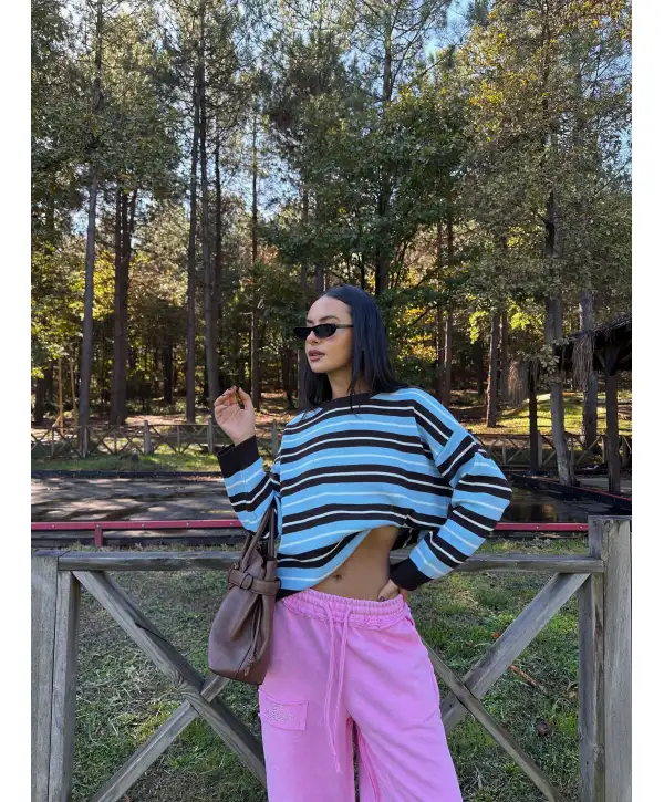 Kahverengi Çizgili Triko Kazak