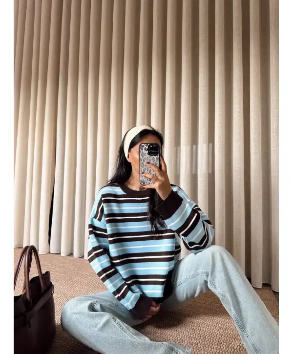 Kahverengi Çizgili Triko Kazak