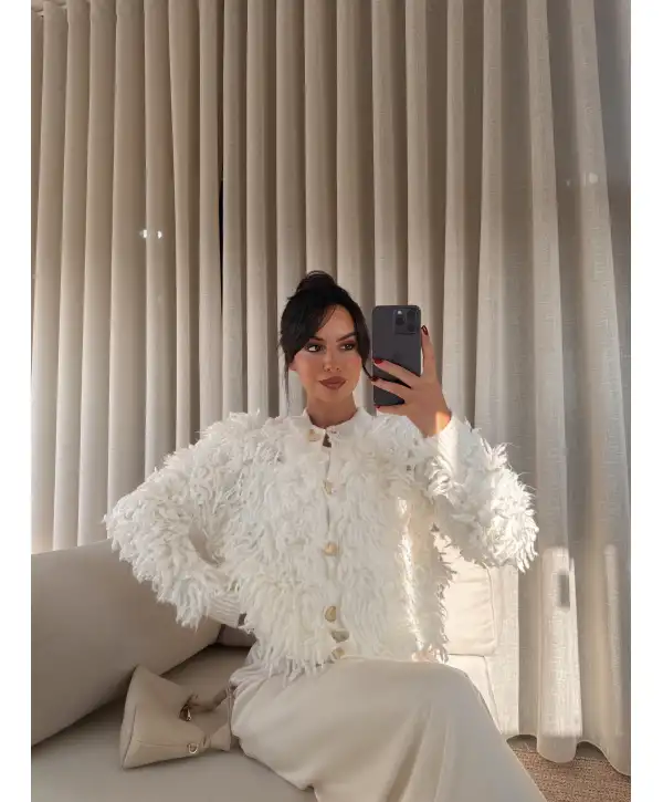 Kalp düğmeli peluş hırka