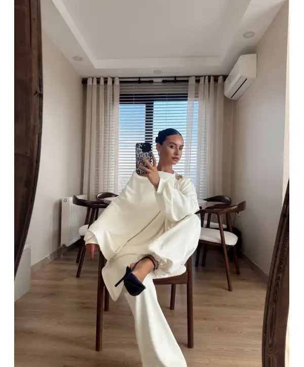 Pelerinli üçlü takım