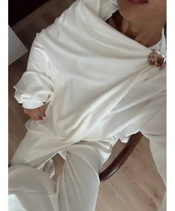 Pelerinli üçlü takım