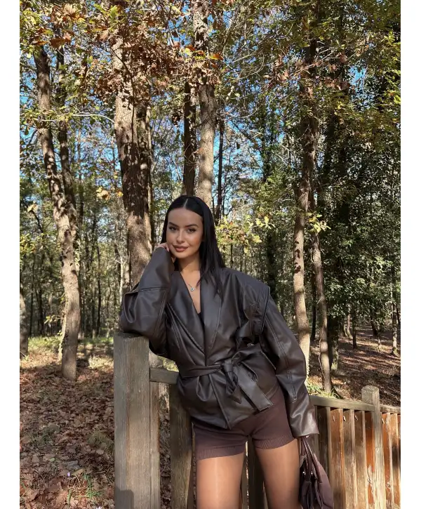 Tasarım kuşak detay deri ceket