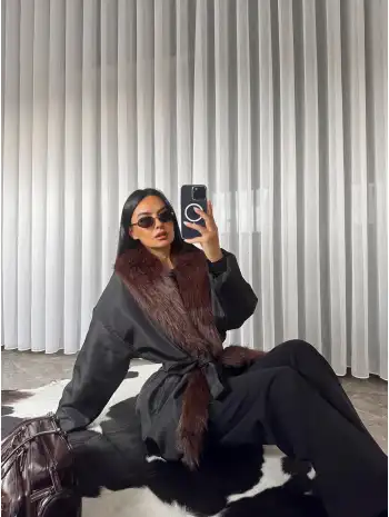 Kürk Detay Kuşaklı Mont - Siyah