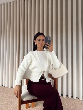 V yaka gold düğmeli kazak