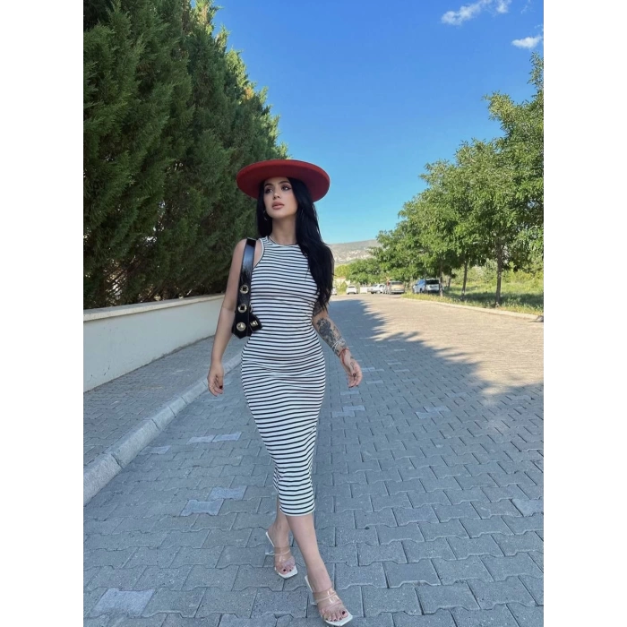 Beyaz Yırtmaçlı Kaşkorse Halter Elbise