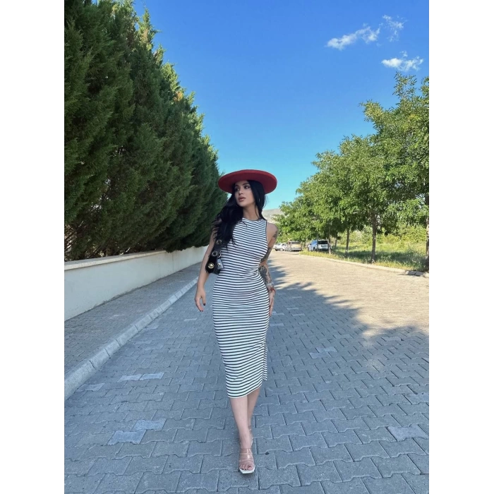 Beyaz Yırtmaçlı Kaşkorse Halter Elbise