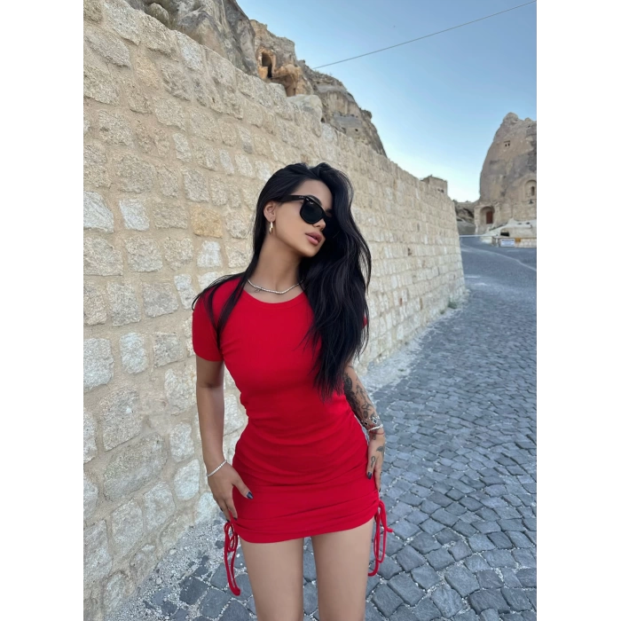 Kırmızı Yanları Büzgülü Kaşkorse Elbise