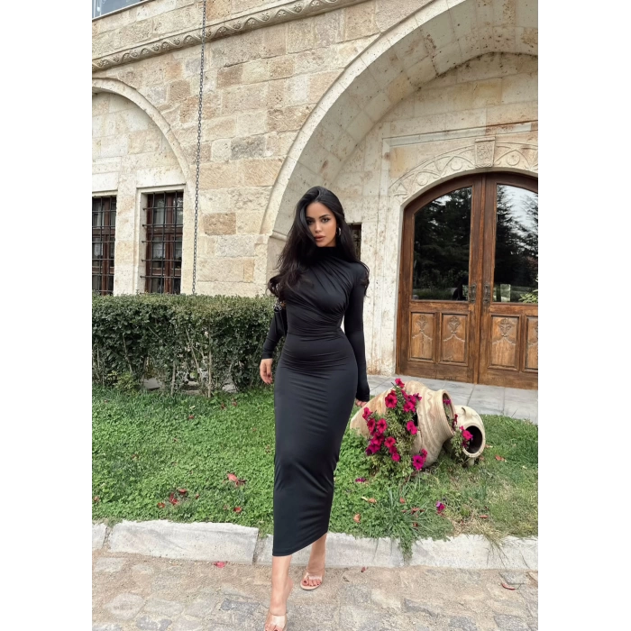 Siyah Dik Yaka Büzgülü Çift Kat Long Elbise