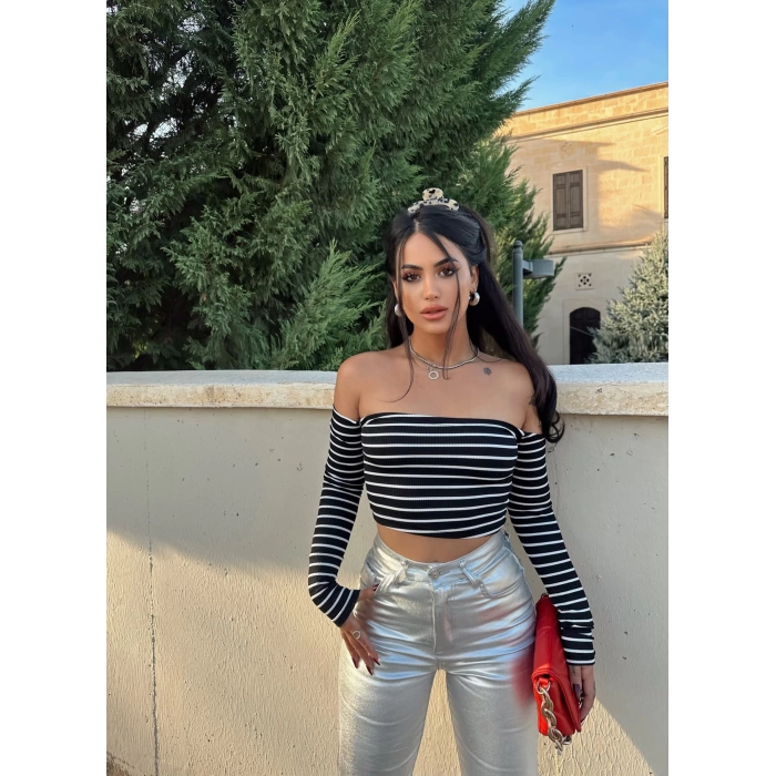 Siyah Line Madonna Crop
