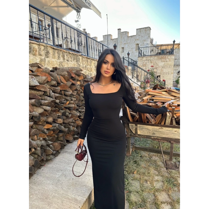 Siyah Sırt Açık Çift Kat Yırtmaçlı Elbise
