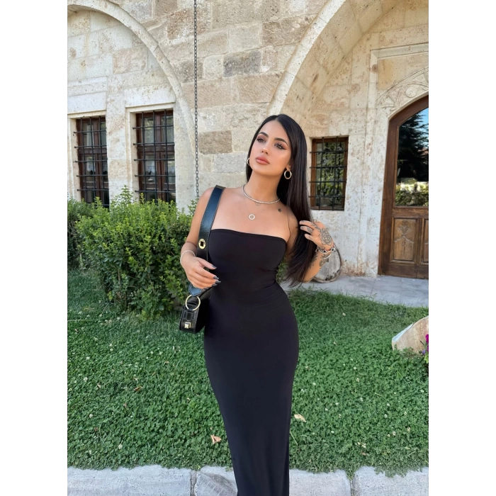 Siyah Straplez Arka Yırtmaçlı Elbise
