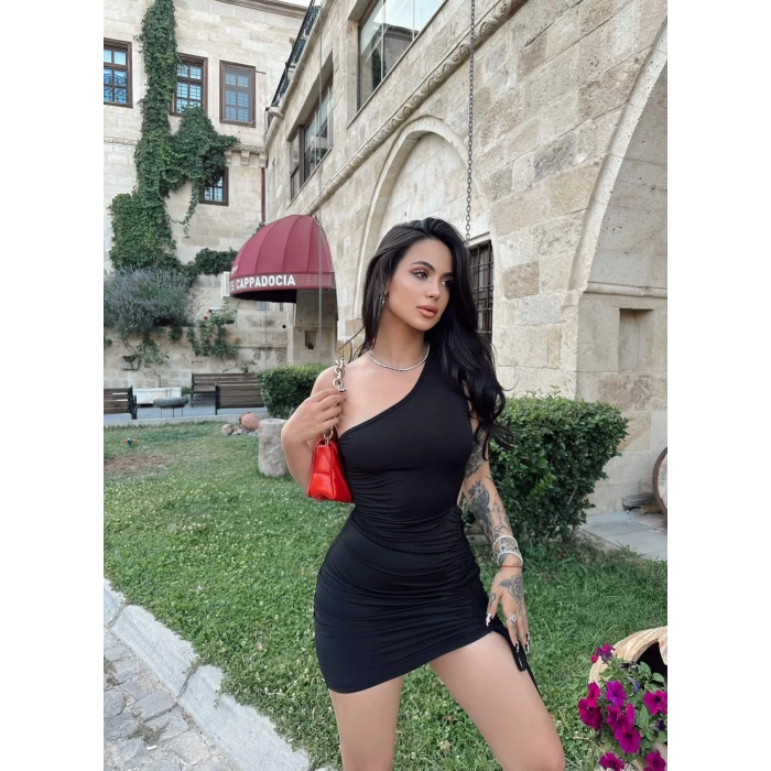 Siyah Tek Omuz Yan Pencereli Büzgülü Elbise