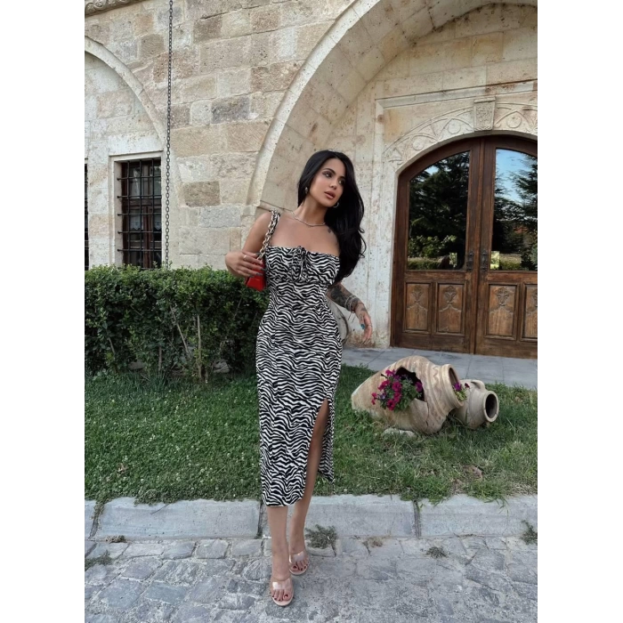 Siyah Yaka Bağcıklı Yırtmaçlı Bürümcük Elbise