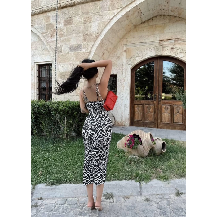 Siyah Yaka Bağcıklı Yırtmaçlı Bürümcük Elbise